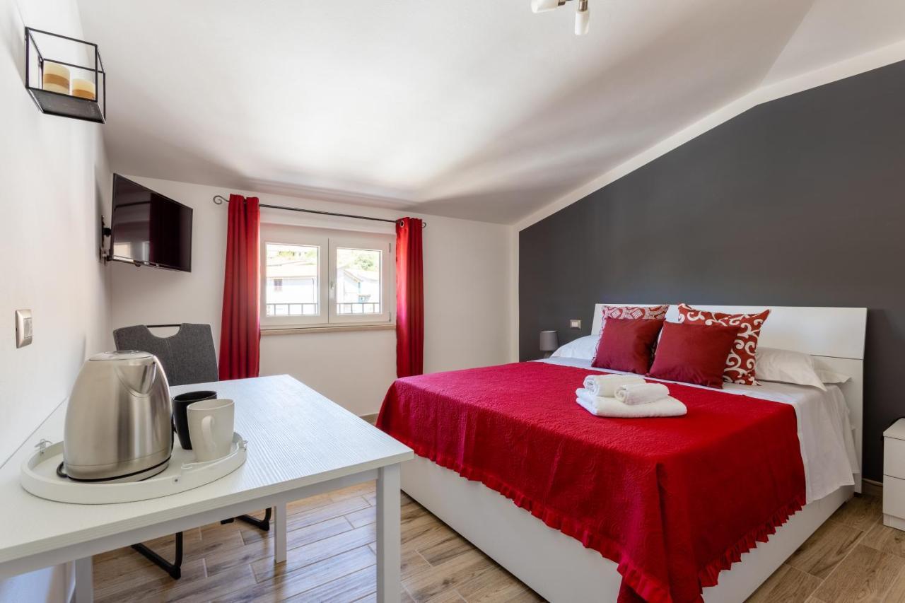 Cadoni Guest House Боза Екстериор снимка